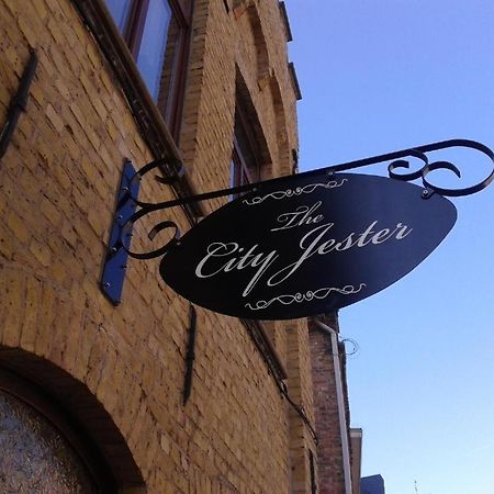 The City Jester إبير المظهر الخارجي الصورة