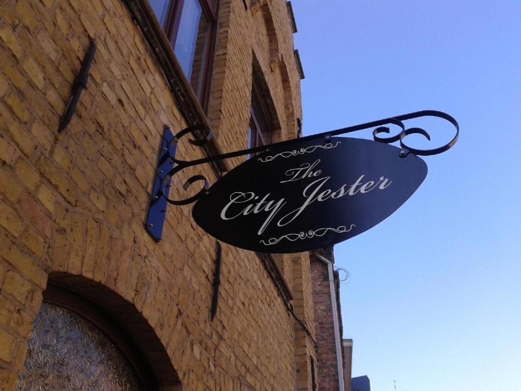 The City Jester إبير المظهر الخارجي الصورة